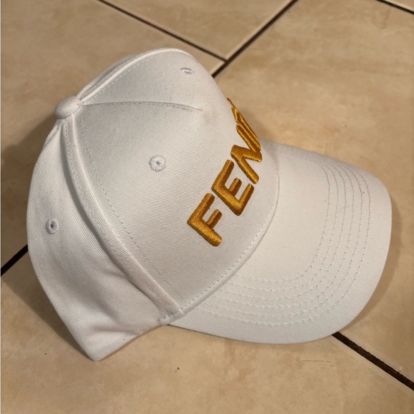 Fendi Baseball Cap , Unisex - Picture 2 of 4